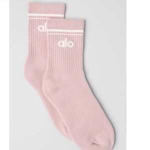 Alo Yoga Unisex Half Crew Socks PINK QUARTZ/WHITE